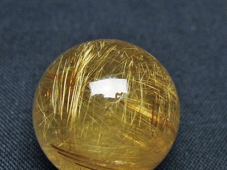 ゴールドタイチンルチル入り水晶丸玉 22mm [t145-2557] 2枚目