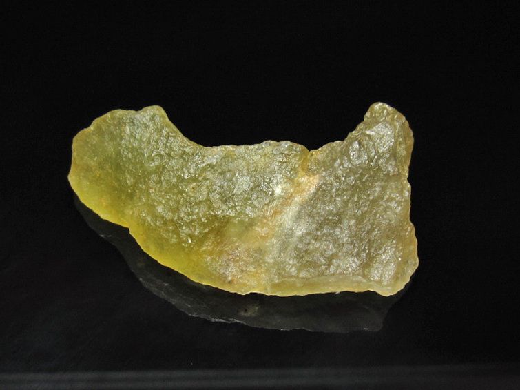 リビアングラス 原石 [t145-2711] 1枚目