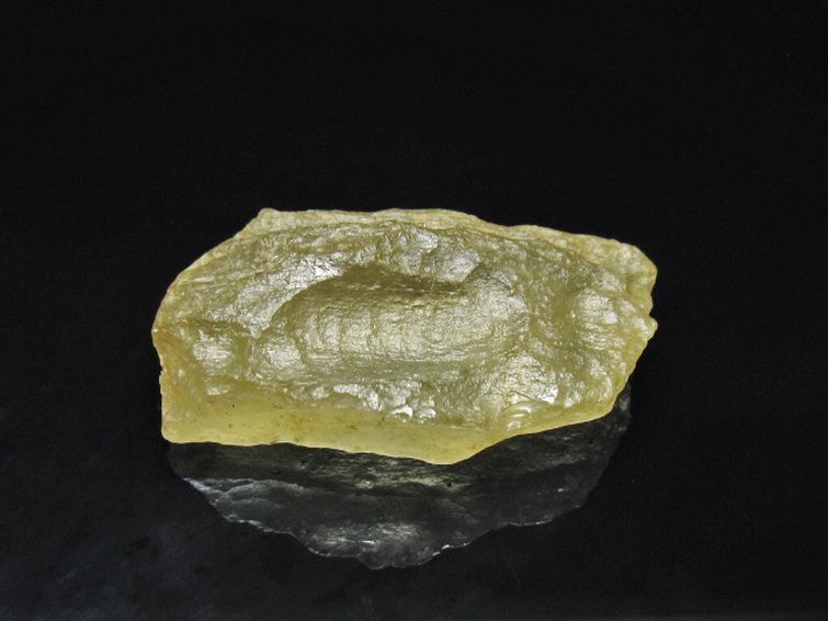 リビアングラス 原石 [t145-2755] 1枚目