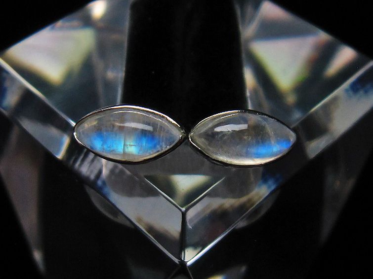 ムーンストーンピアス [t158-6235] 1枚目