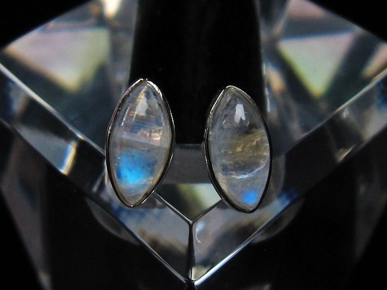 ムーンストーンピアス [t158-6235] 2枚目