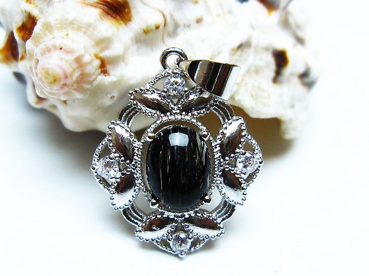 ブラックルチルinクウォーツ ペンダント16mm s925 龍がルチルを抱えてる ブラックルチルクォーツペンダント [t343-1605]