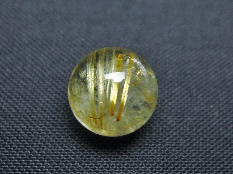 ゴールドタイチンルチル入り水晶丸玉 10mm [T355-1156] 2枚目