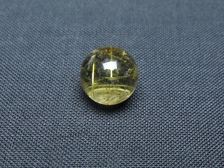 ゴールドタイチンルチル入り水晶丸玉 10mm [T355-1161] 1枚目