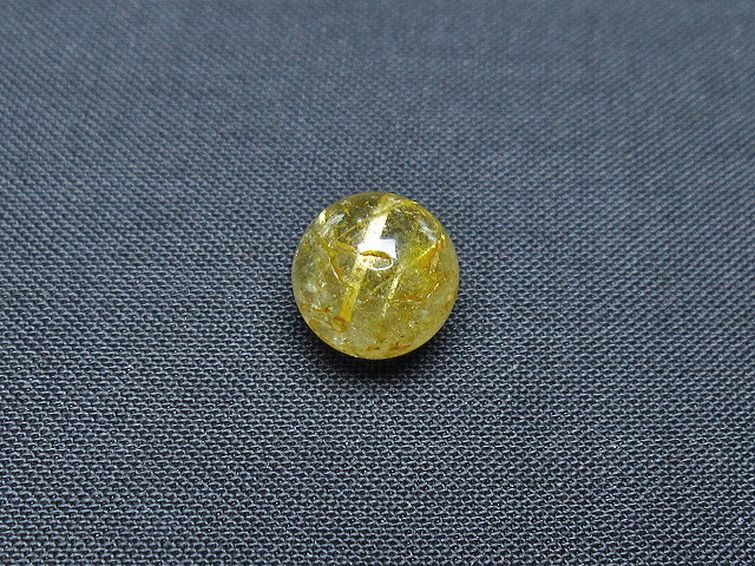 ゴールドタイチンルチル入り水晶丸玉 10mm [t355-1199] 1枚目