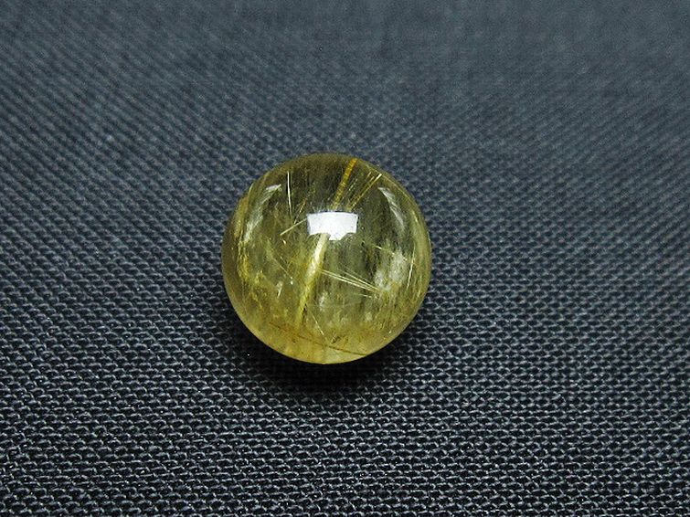 ゴールドタイチンルチル入り水晶丸玉 10mm [T355-1432] 1枚目