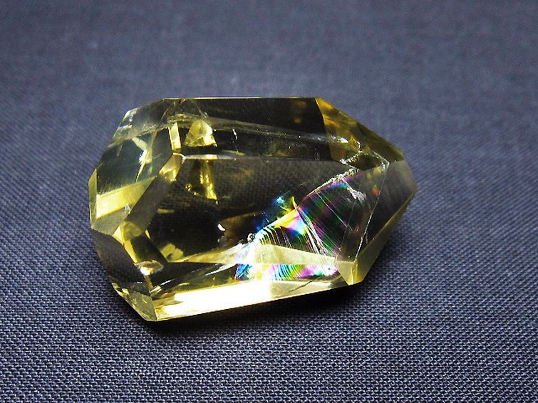 パワーストーン 天然石 虹入り黄水晶(シトリン)原石[T436-2978]