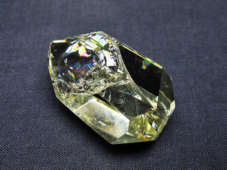 パワーストーン 天然石 虹入り黄水晶(シトリン)原石[T436-3067]