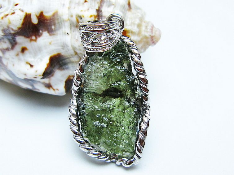 モルダバイトペンダント [t525-2290] 1枚目