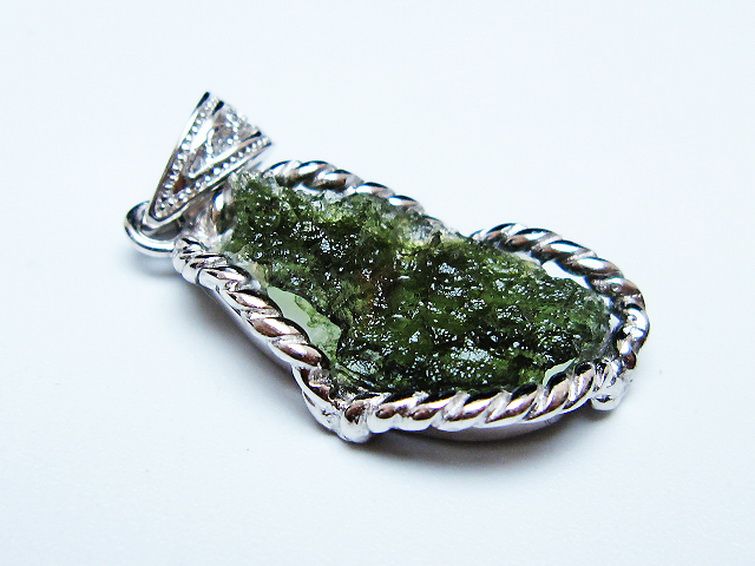 モルダバイトペンダント [t525-2290] 3枚目