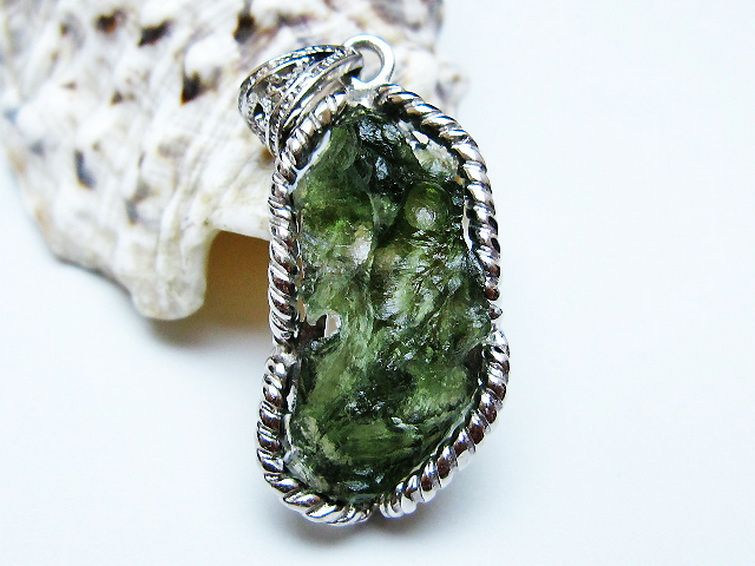 モルダバイトペンダント [t525-2310] 1枚目