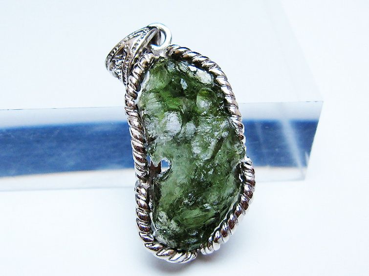 モルダバイトペンダント [t525-2310] 2枚目