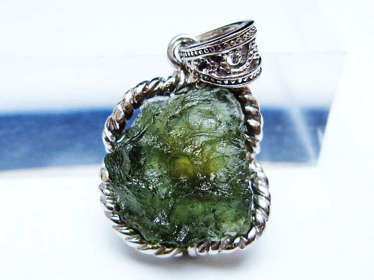 モルダバイトペンダント [t525-2319] 2枚目