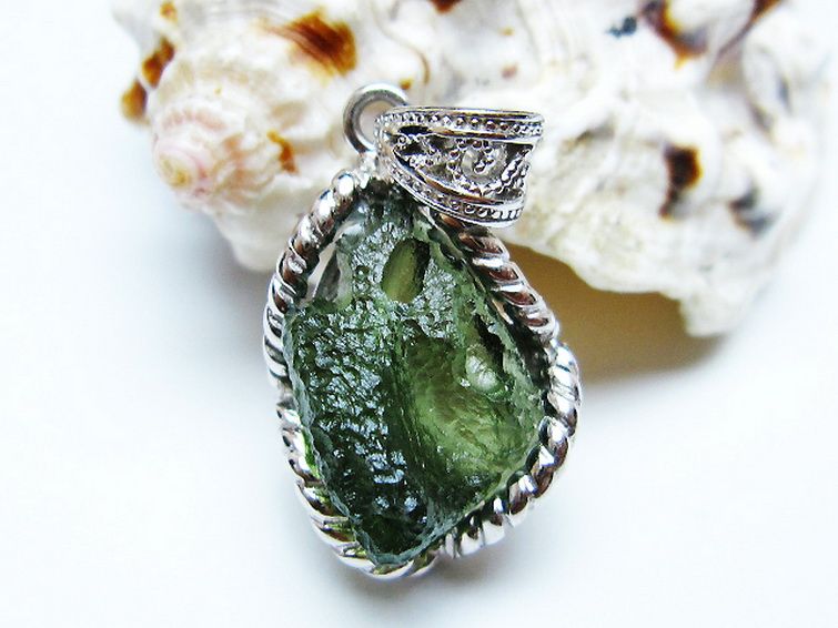 モルダバイトペンダント [t525-2327] 1枚目