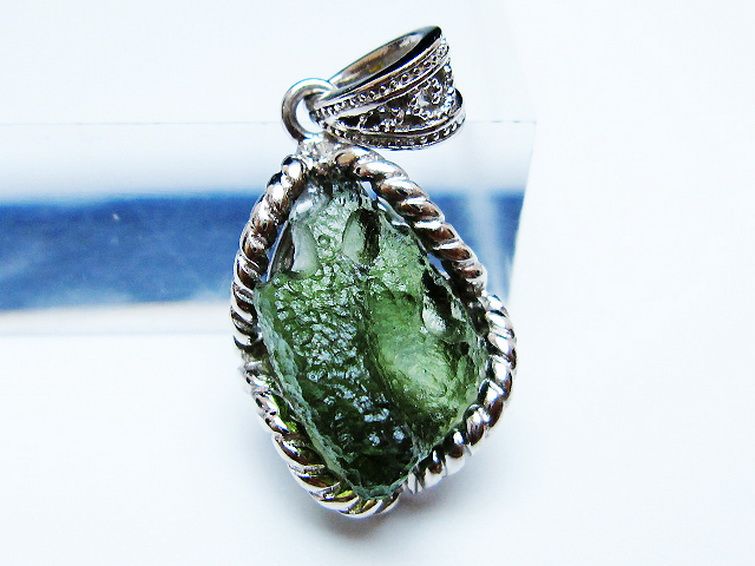 モルダバイトペンダント [t525-2327] 2枚目