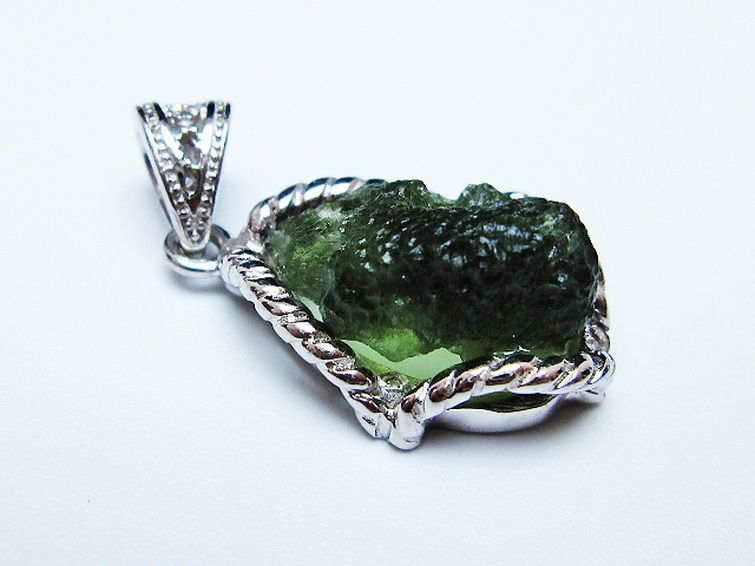 モルダバイトペンダント [t525-2327] 3枚目