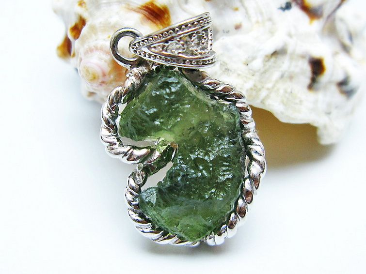 モルダバイトペンダント [t525-2332] 1枚目