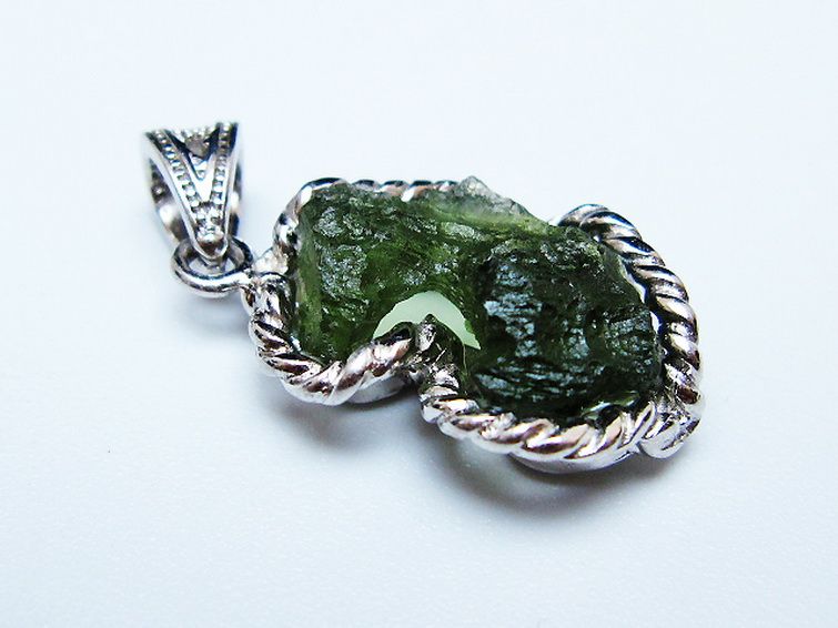 モルダバイトペンダント [t525-2332] 3枚目