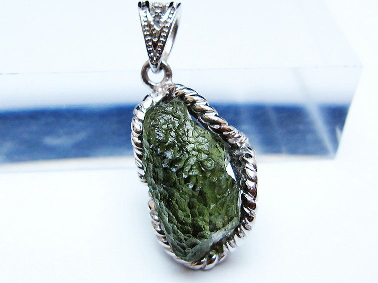 モルダバイトペンダント [t525-2338] 2枚目