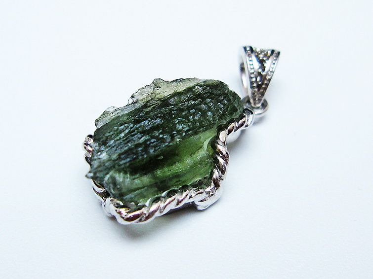 モルダバイトペンダント [t525-2354] 3枚目