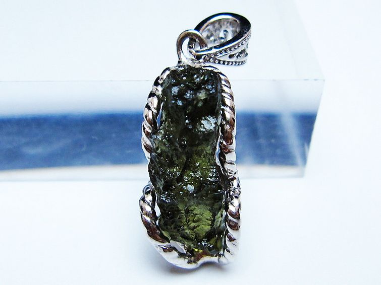 モルダバイトペンダント [t525-2357]