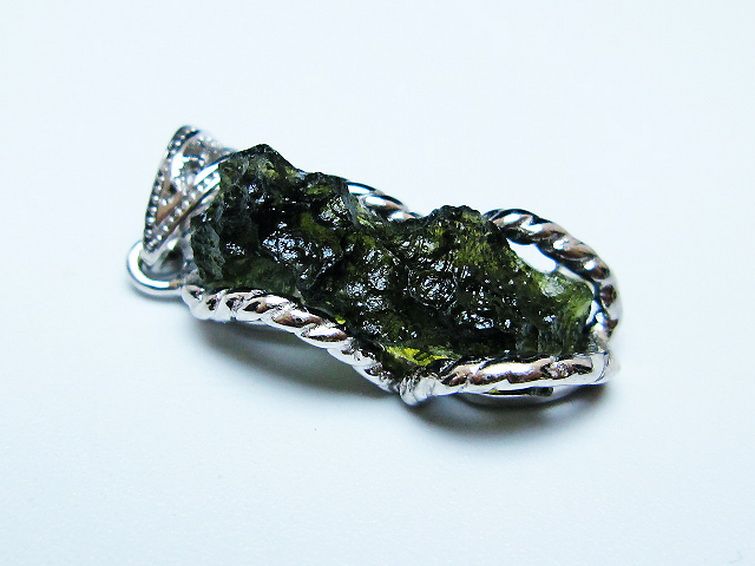 モルダバイトペンダント [t525-2357] 3枚目