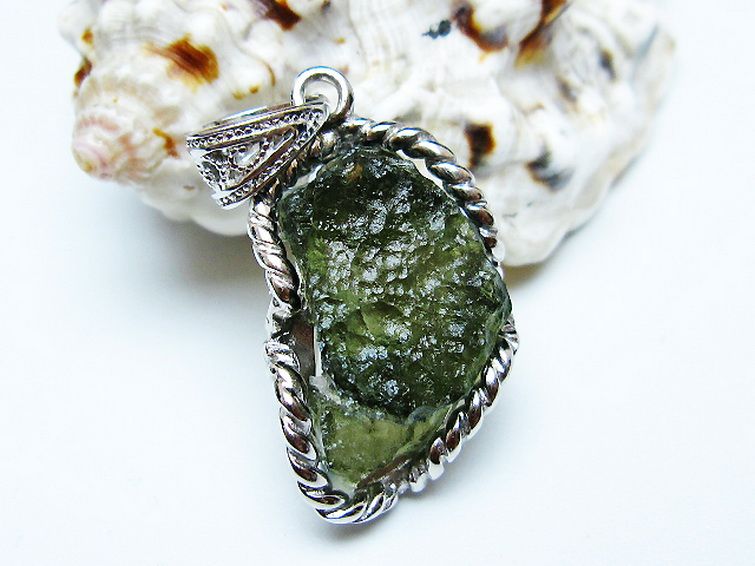 モルダバイトペンダント [t525-2361] 1枚目