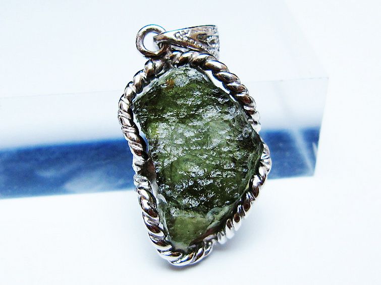 モルダバイトペンダント [t525-2361] 2枚目