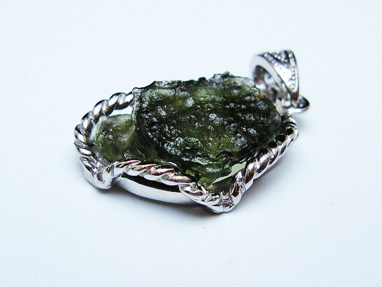 モルダバイトペンダント [t525-2361] 3枚目