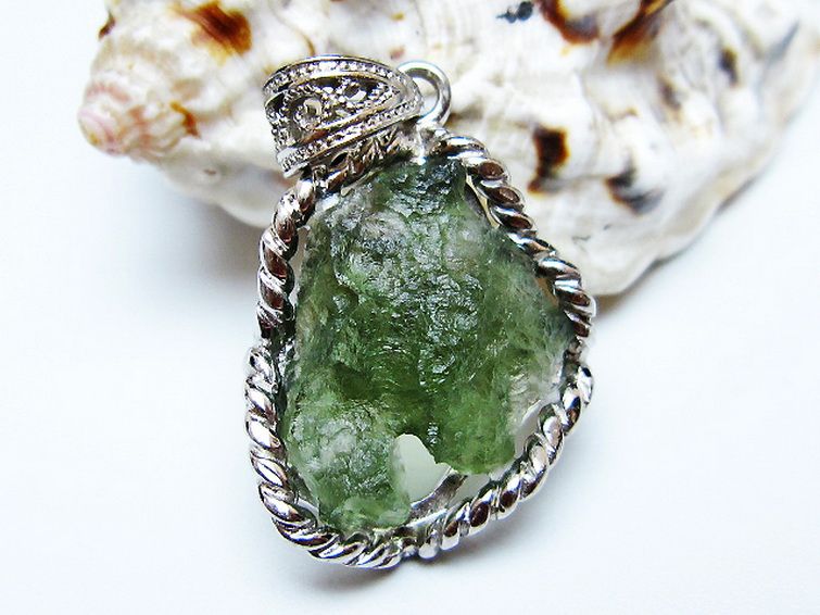 モルダバイトペンダント [t525-2364] 1枚目