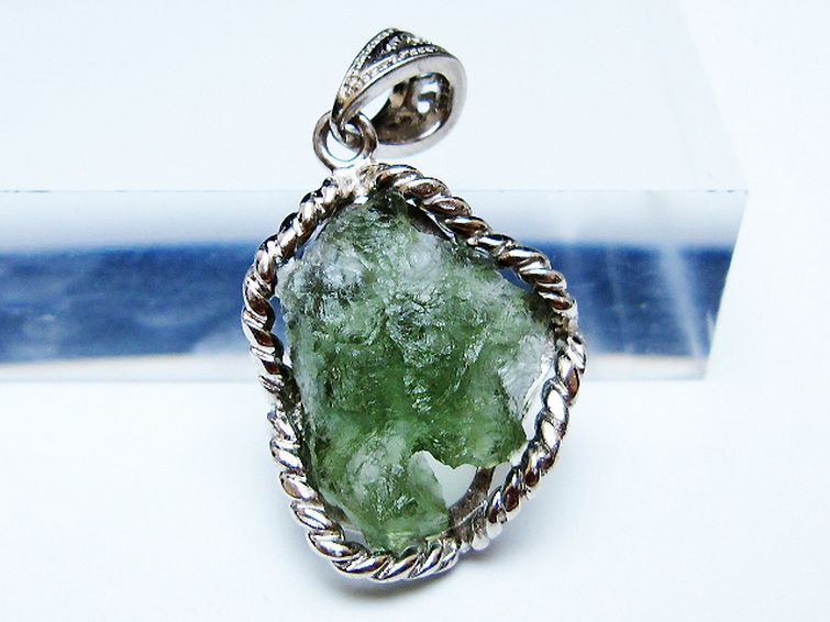 モルダバイトペンダント [t525-2364] 2枚目