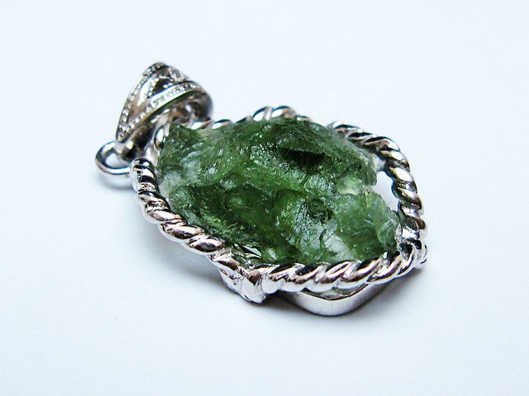 モルダバイトペンダント [t525-2364] 3枚目