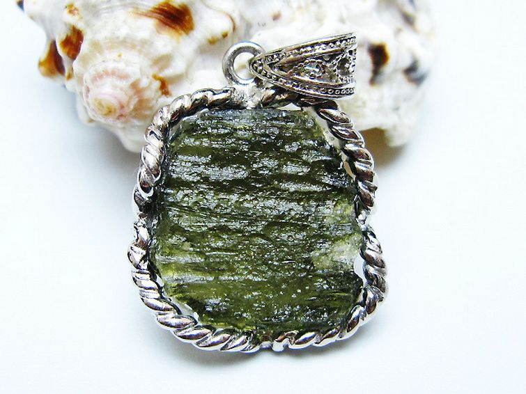 モルダバイトペンダント [t525-2368] 1枚目