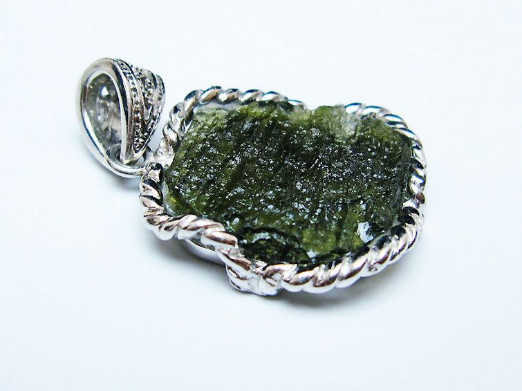 モルダバイトペンダント [t525-2368] 3枚目