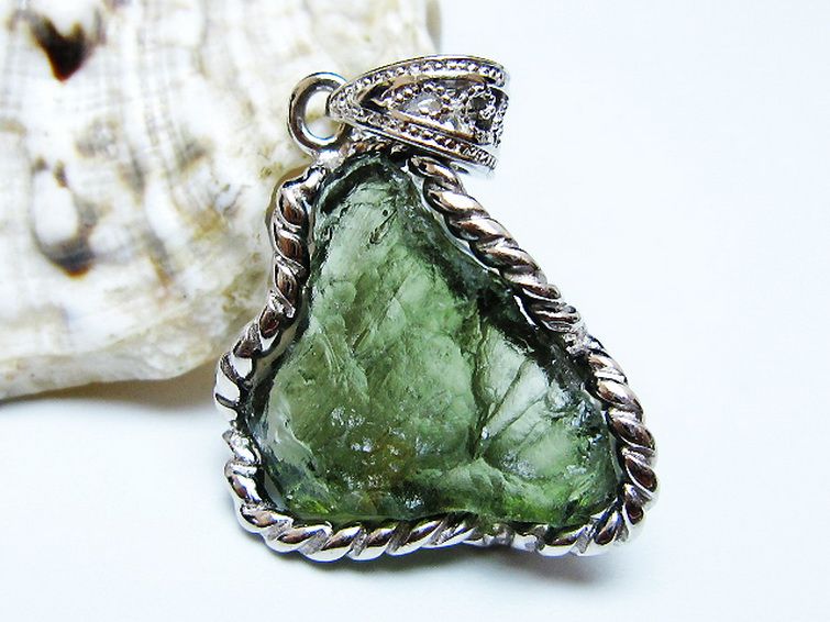 モルダバイトペンダント [t525-2372] 1枚目