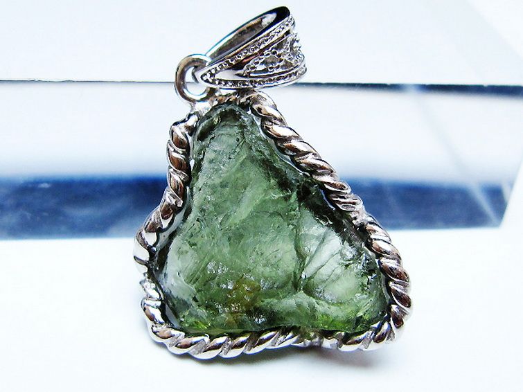 モルダバイトペンダント [t525-2372] 2枚目