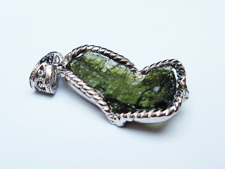 モルダバイトペンダント [t525-2379] 3枚目