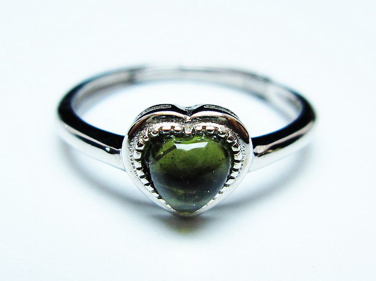 モルダバイト ハート指輪(13号) [t526-1339] 1枚目