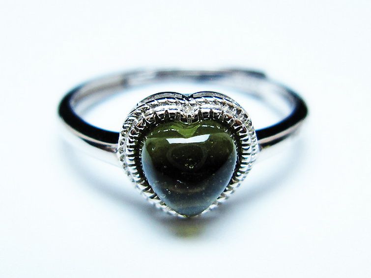 モルダバイト ハート指輪(13号) [t526-1377] 1枚目