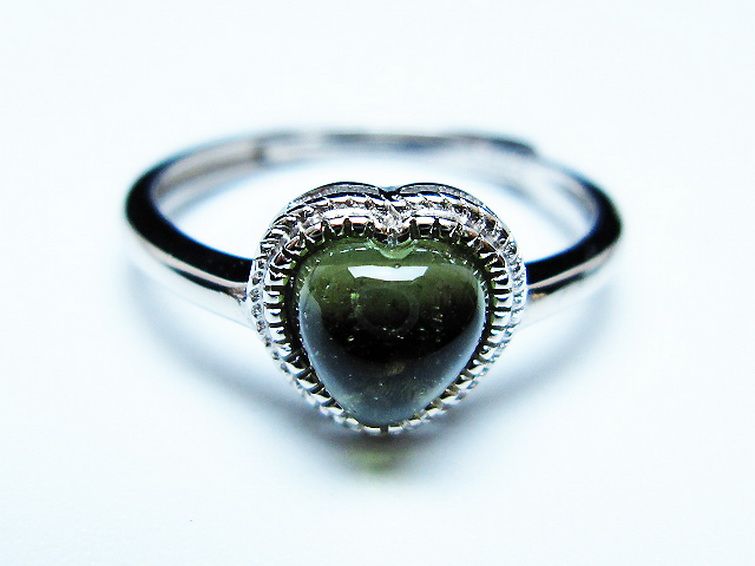 モルダバイト ハート指輪(13号) [t526-1396] 1枚目