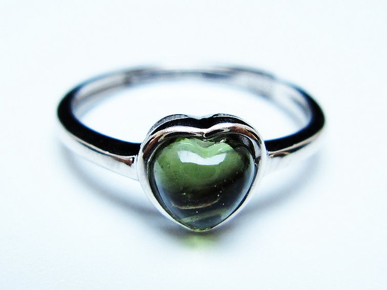 モルダバイト ハート指輪(13号) [t526-1414] 1枚目