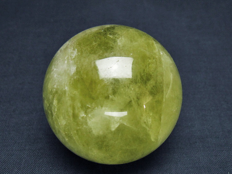 ☘️ ❤︎虹入り❤︎シトリンクォーツ丸玉　天然石　パワーストーン 虹入り S級 シトリン 丸玉 座付き 直径約53mm 重さ202g 透明感