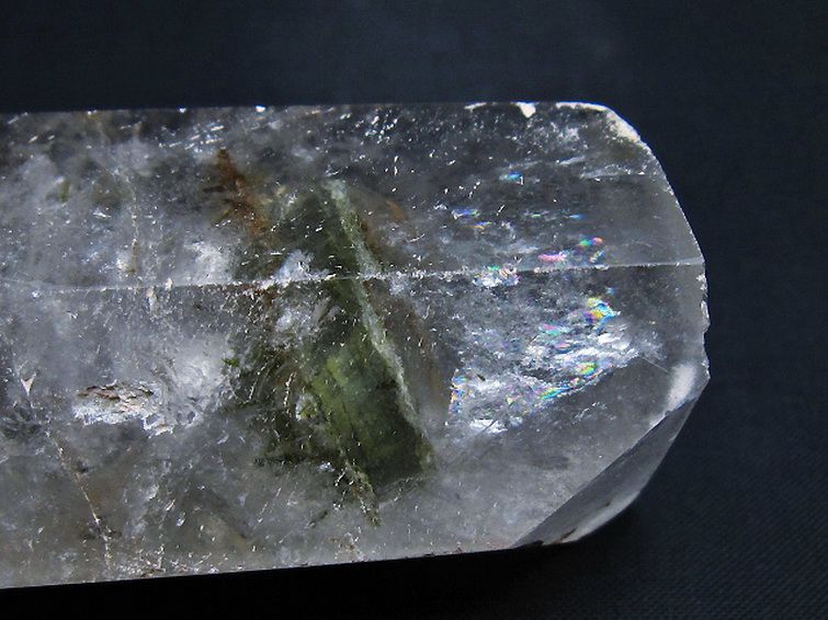 天然赤水晶六角柱 ガーデン水晶六角柱[T577-3737]