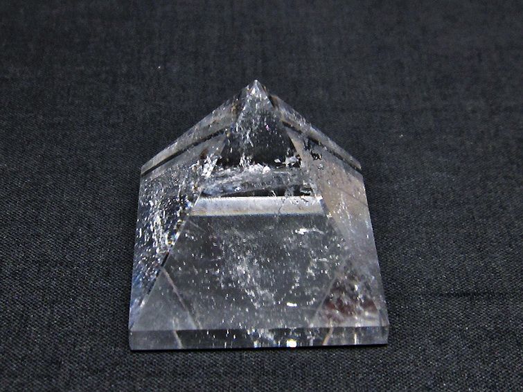 ヒマラヤ水晶ピラミッド[T600-2144] 1枚目