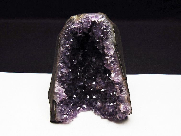 ウルグアイ産アメジストクラスター [t614-8921] 1枚目
