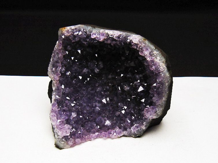 珍品ホワイトアメジスト1400g位まるで水晶　ウルグアイ産　とにかく珍しいキレイ パワーストーン 天然石 ウルグアイ産アメジストクラスター[T614