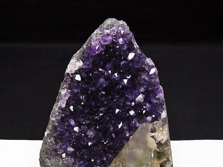 ウルグアイ産 アメジストクラスター カルサイト共生 [t614-9009] 2枚目