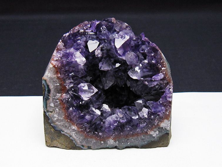 ウルグアイ産アメジストクラスター [t614-9095] 1枚目