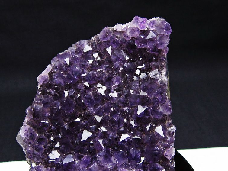 ウルグアイ産 アメジストクラスター カルサイト共生 台座付き[T614-9361] 2枚目