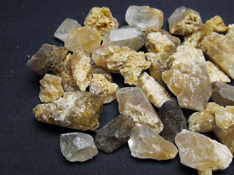 ルチル入り水晶原石[T626-1575] 2枚目